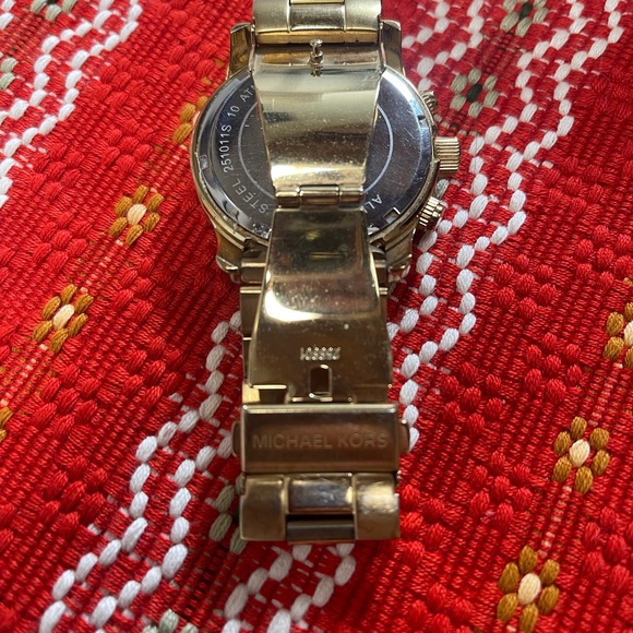 Michael Kors MK 8077 Gold Tone Watch Unisex - Picture 7 of 15